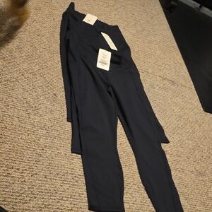 Fabletics Oasis High Waisted 7/8 Black High-Waisted Leggings With Pockets.